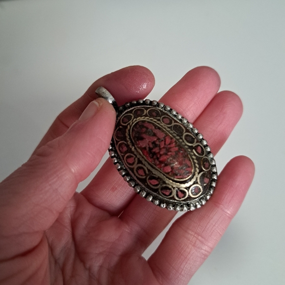 Elegant Silver and Red Pendant - Picture 2 of 4